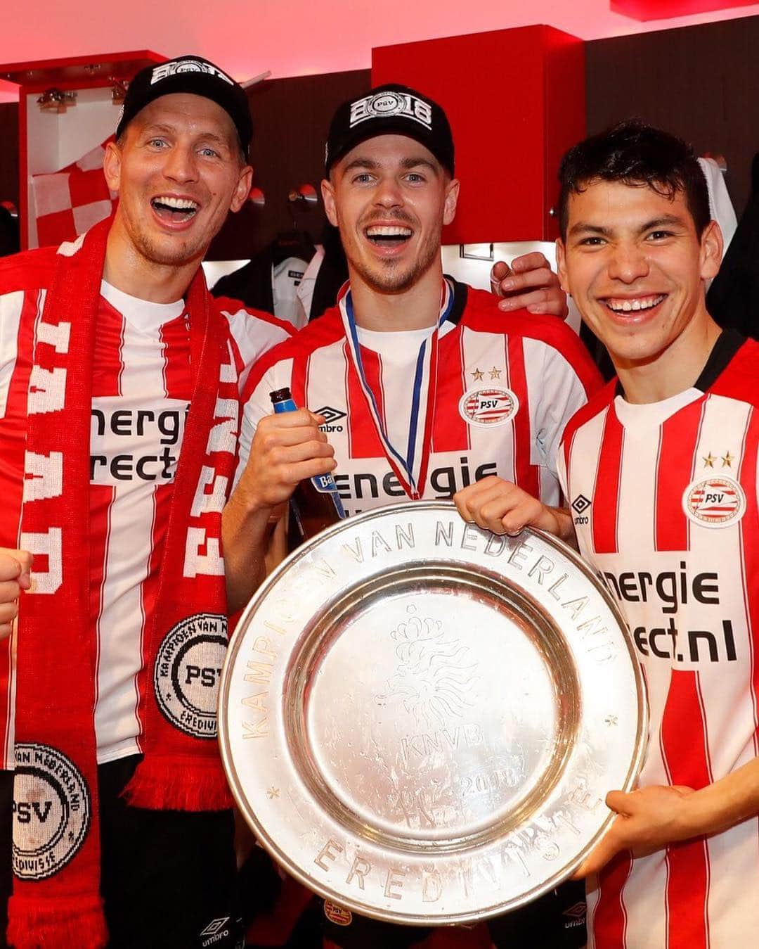 PSVアイントホーフェンさんのインスタグラム写真 - (PSVアイントホーフェンInstagram)「ONE YEAR AGO! 🏆♥️ #PSVKampioen」4月15日 19時56分 - psv