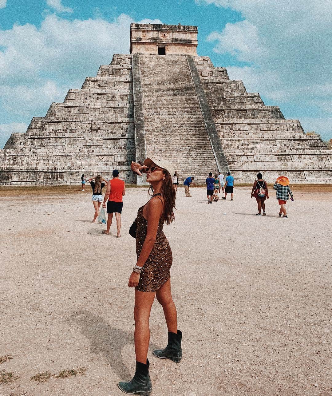 のインスタグラム：「世界遺産のチチェンイッツァ🌚 マヤ文明の迫力すごかった！🐍#chichenitza#chichenitzá#mexico#cancun #worldheritage#amazing#メキシコ#チチェンイッツァ#世界遺産#遺跡」