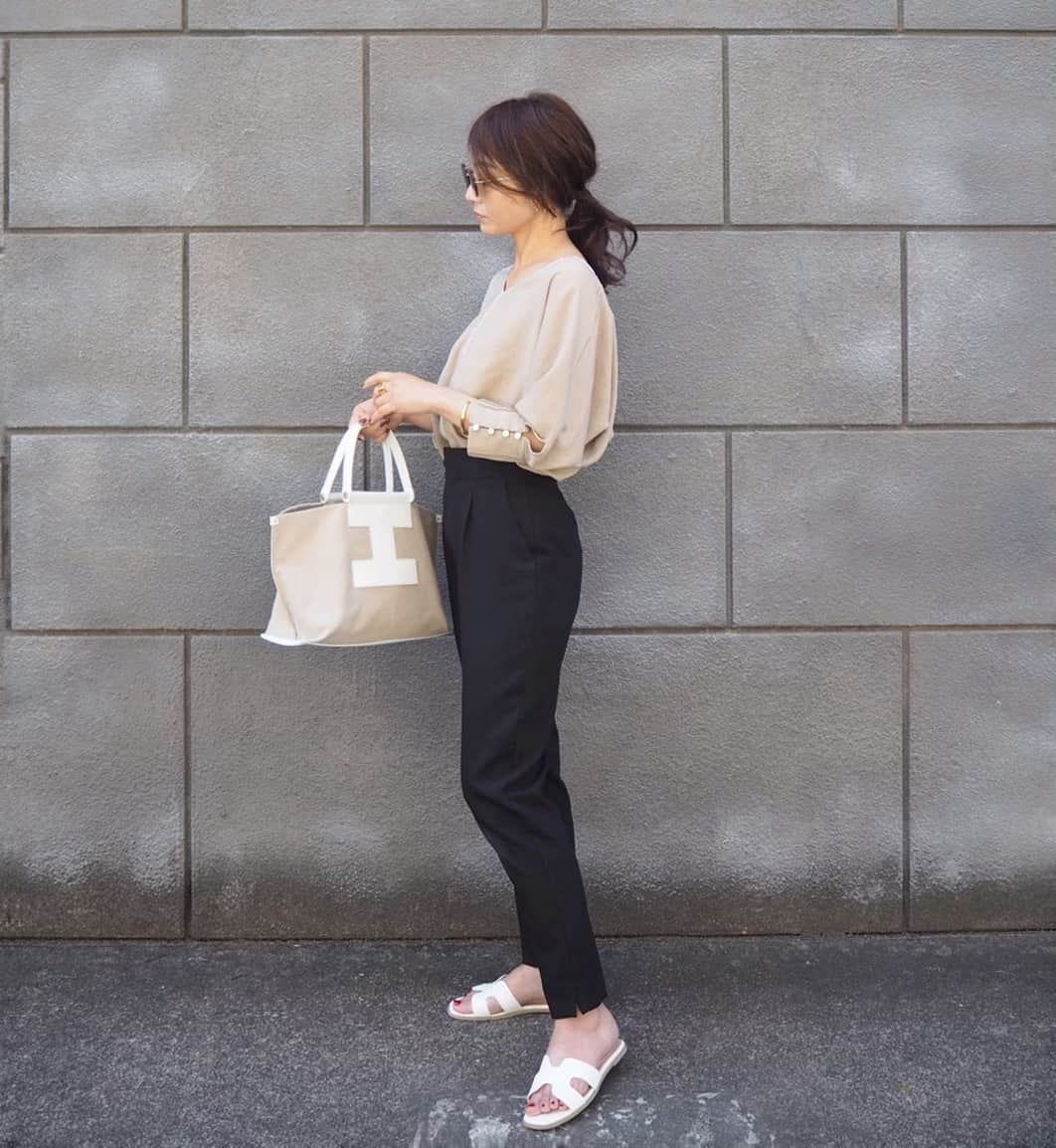 yoko178loveさんのインスタグラム写真 - (yoko178loveInstagram)「#coordinate ． ． ブラウスのパイピング そして、バッグとサンダル ． ホワイトを効かせて 春らしく🌸 ． ． blouse  @stylebar.jp  pants @zara bag @iacucci_jp  shoes  @urs_official ． ． #stylebar #stylebarstyle #zara#zarafashion #iacucci #イアクッチ#フラットサンダル #urs_styling」4月15日 20時03分 - yoko178love