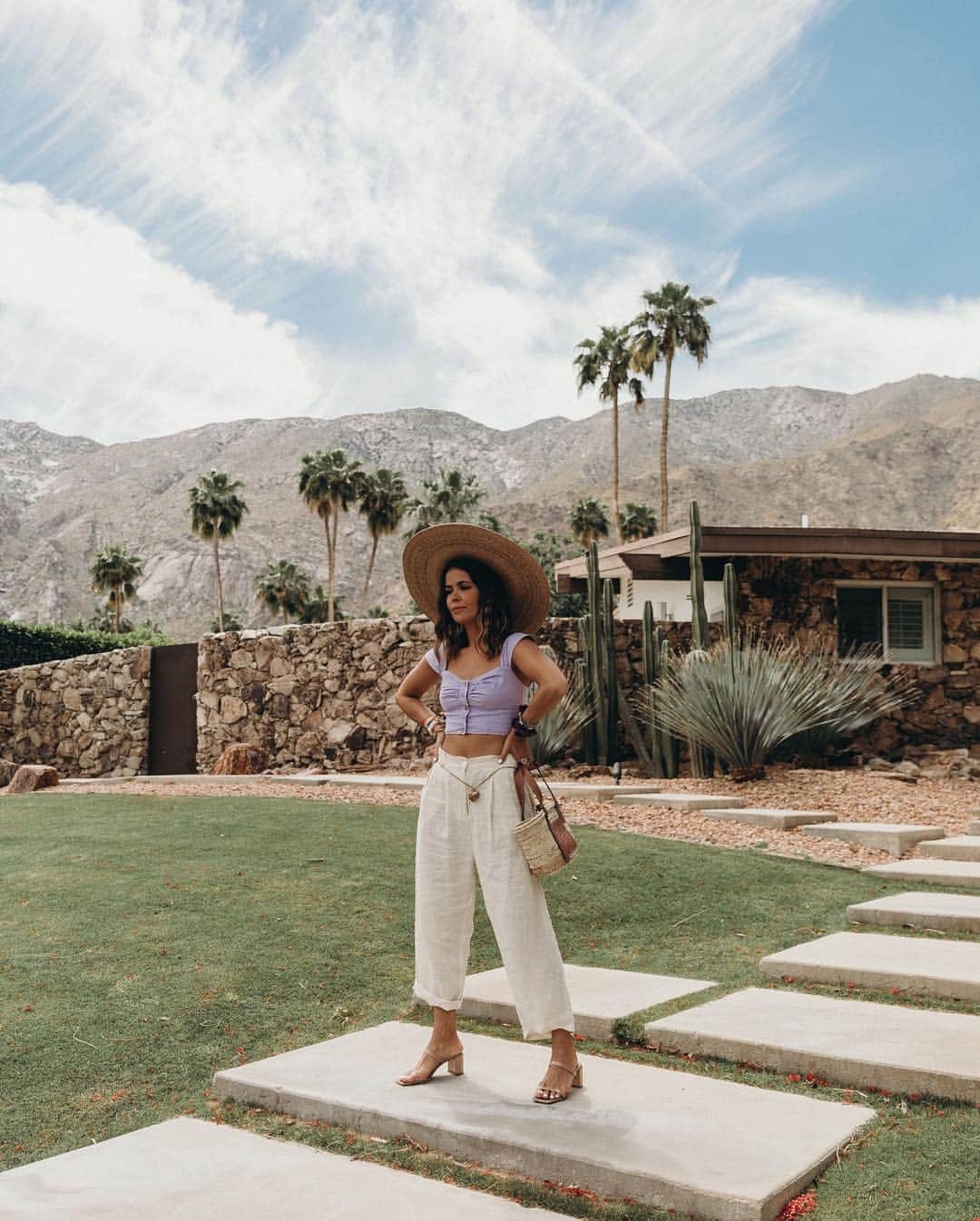 Collage Vintageさんのインスタグラム写真 - (Collage VintageInstagram)「Purple top and baggy pants around Palm Springs @revolve #revolvefestival #ootd」4月15日 20時09分 - collagevintage