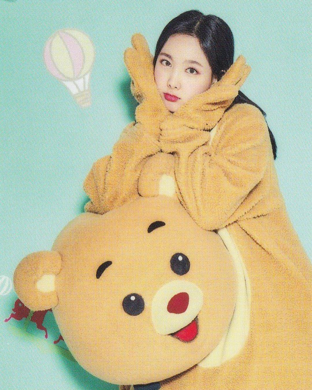 ナヨンさんのインスタグラム写真 - (ナヨンInstagram)「🐰 [SCAN] Twice #Dreamday & #TWICE2 photocard set #TWICE #트와이스 #NAYEON #나연 ©️ztothek」4月15日 20時17分 - twicenayeon