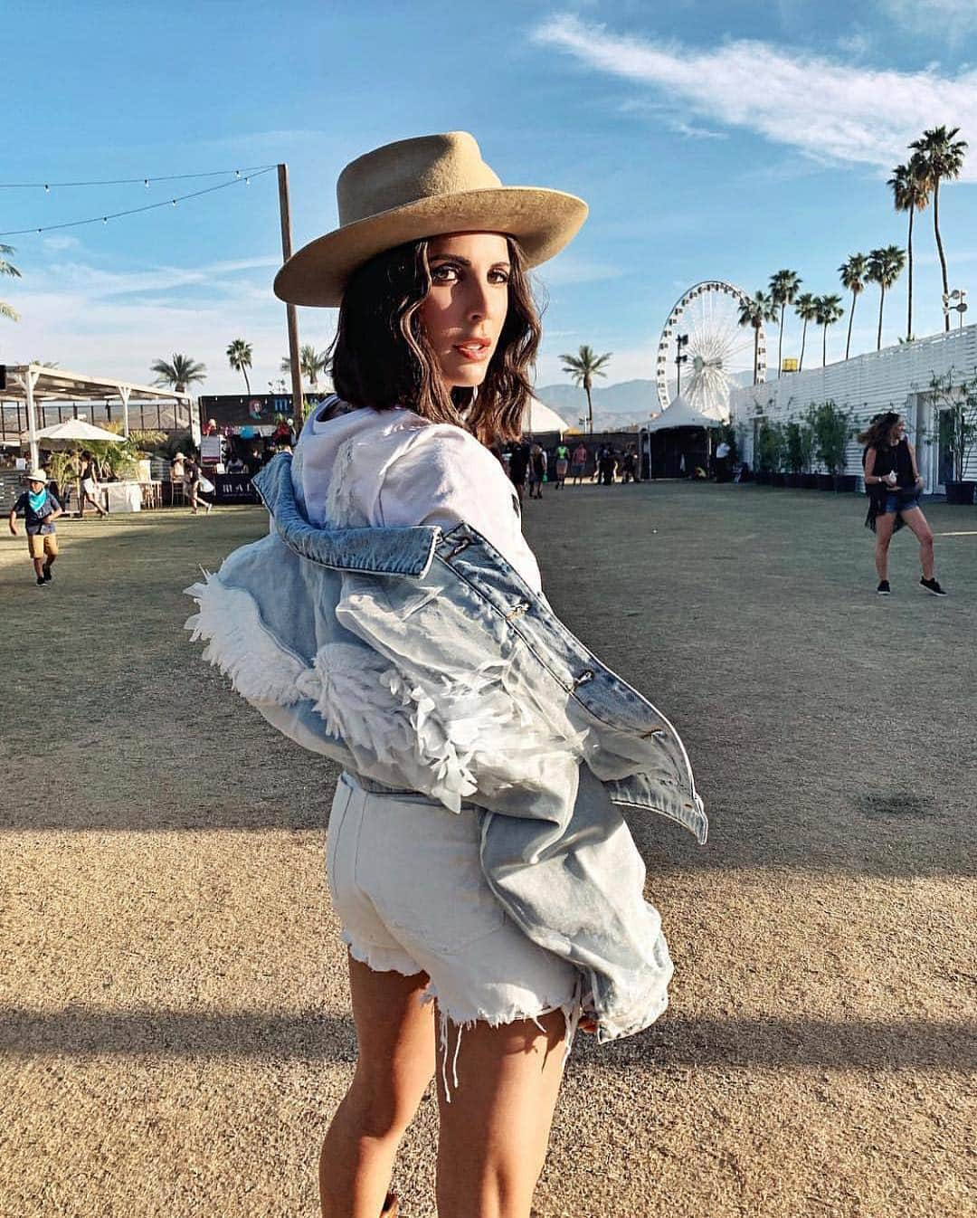 ミスシックスティさんのインスタグラム写真 - (ミスシックスティInstagram)「It’s time to fly! #m60girls @martinaluchena in #misssixtyangel denim jacket in #coachella」4月15日 20時30分 - misssixty