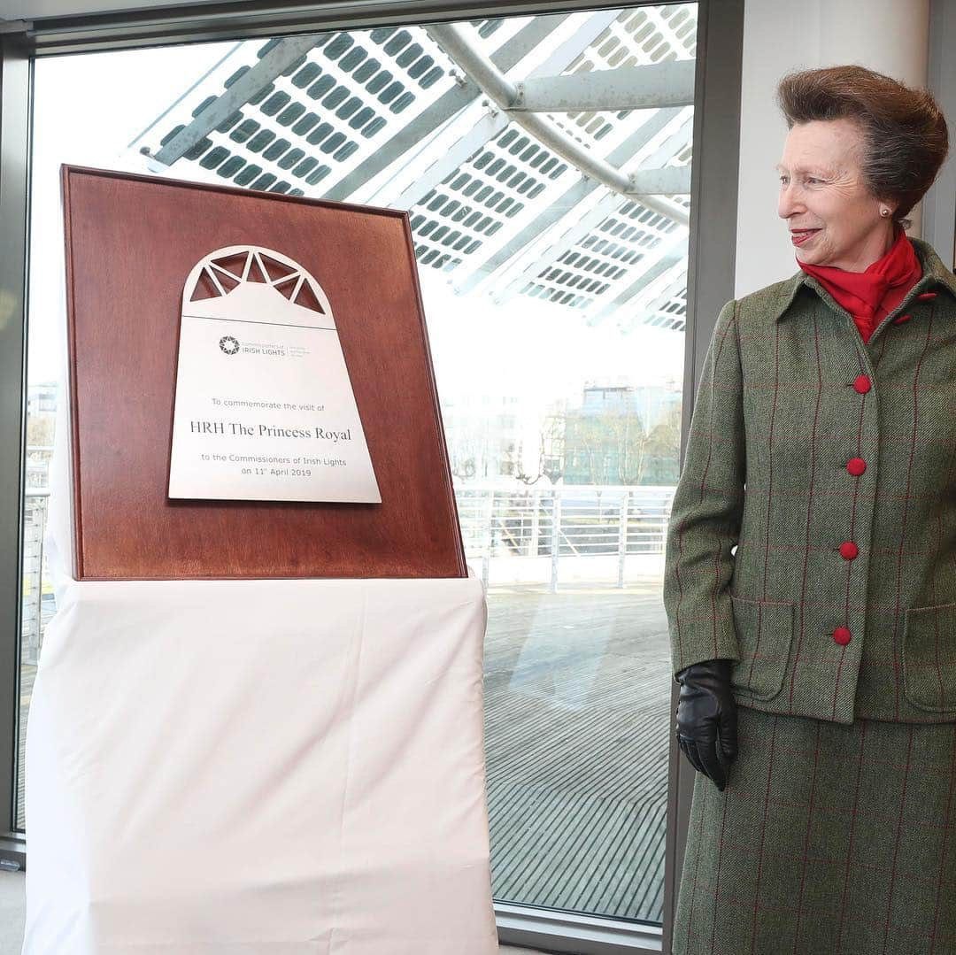 ロイヤル・ファミリーさんのインスタグラム写真 - (ロイヤル・ファミリーInstagram)「Last week, The Princess Royal visited the Commissioners of Irish Lights Headquarters in Dun Laoghaire, Ireland, as Master of The Corporation of @trinityhouseuk.  For over 150 years, the Commissioners of Irish Lights have worked with Trinity House and the Northern Lighthouse Board, @nlb_uk, to ensure safe navigation around the Irish and UK coasts.  HRH visited ILV Granuaile, a working navigation vessel, the Baily Lighthouse, the very first lighthouse built by Irish Lights in 1814, Rockabill Lighthouse and Kish Bank Lighthouse.」4月15日 20時31分 - theroyalfamily