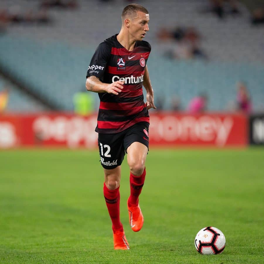 ミッチェル・デュークのインスタグラム：「My first experience in the Sydney Derby was a good one, Only got a draw but boys fought hard all the way to the end and the atmosphere was 🔥 can’t wait for the next one 👊🏼⚫️🔴」