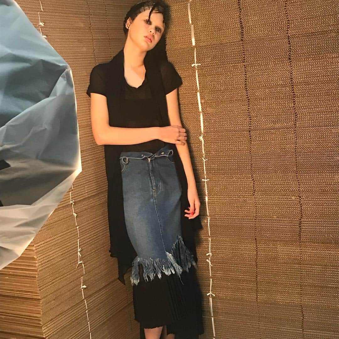 山本里美のインスタグラム：「Try on #limifeu」