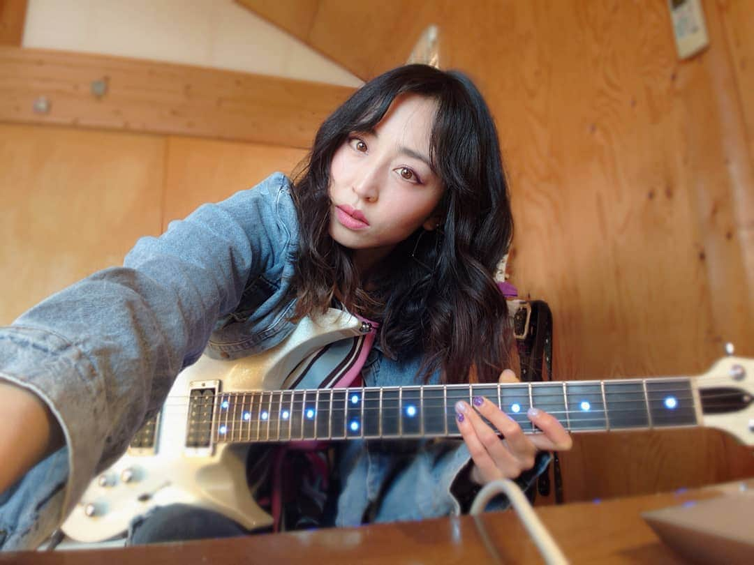 Yukiさんのインスタグラム写真 - (YukiInstagram)「Thank you for always watching my videos☺️ #D_Drive #yuki #guitar #guitarplayer #esp #photo #japan」4月15日 20時44分 - d_drive_gt_yuki