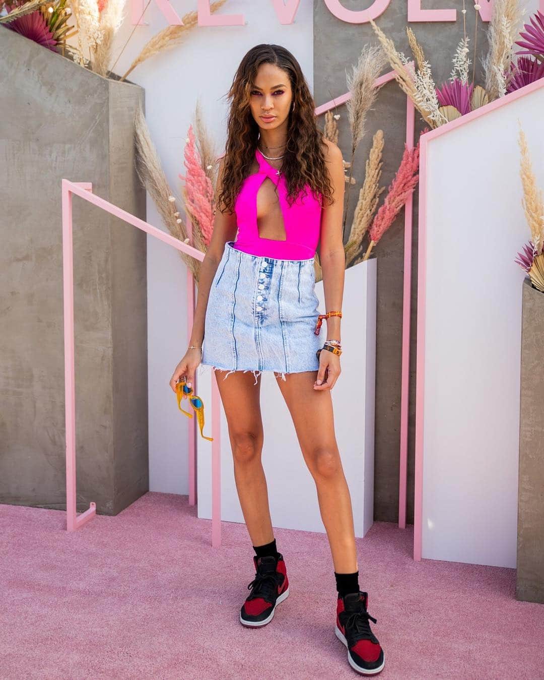 Vogue Italiaさんのインスタグラム写真 - (Vogue ItaliaInstagram)「Coachella 2019 Best Looks! 🌈 which is your favourite star? Discover the full selection of the best outfits by @lauratortora_vogueit today on vogue.it」4月15日 20時46分 - vogueitalia