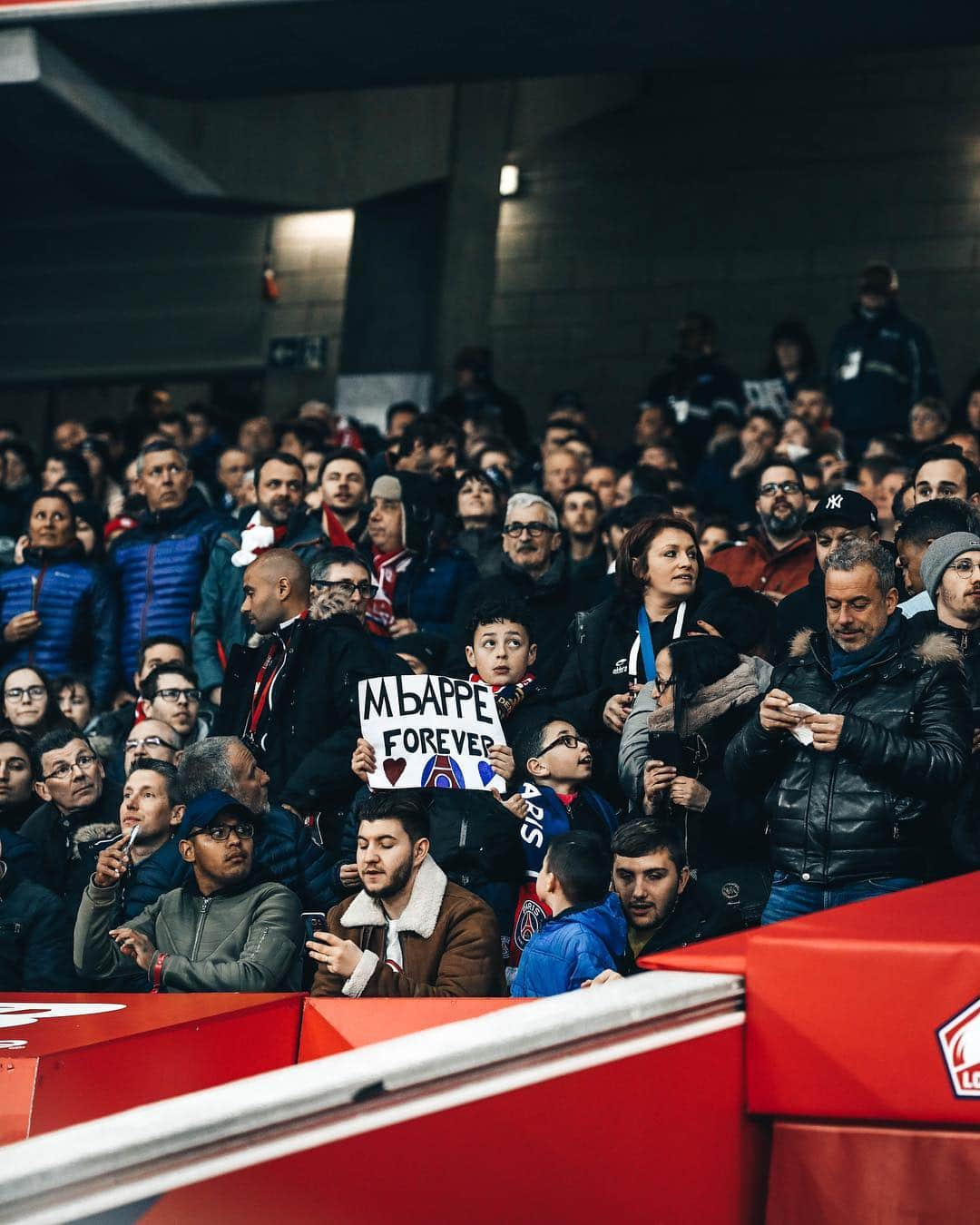 リーグ・アンさんのインスタグラム写真 - (リーグ・アンInstagram)「Fans de @k.mbappe, de @nicolas.pepe19, du @losclive ou du @psg : le @stade_pm a été le theâtre d’une magnifique ambiance pour ce #LOSCPSG 👏 ▪️ ▪️ #ligue1conforama #LOSCPSG #lille #stadepierremauroy #stadium #igerslille #PSG #mbappe」4月15日 20時47分 - ligue1ubereats