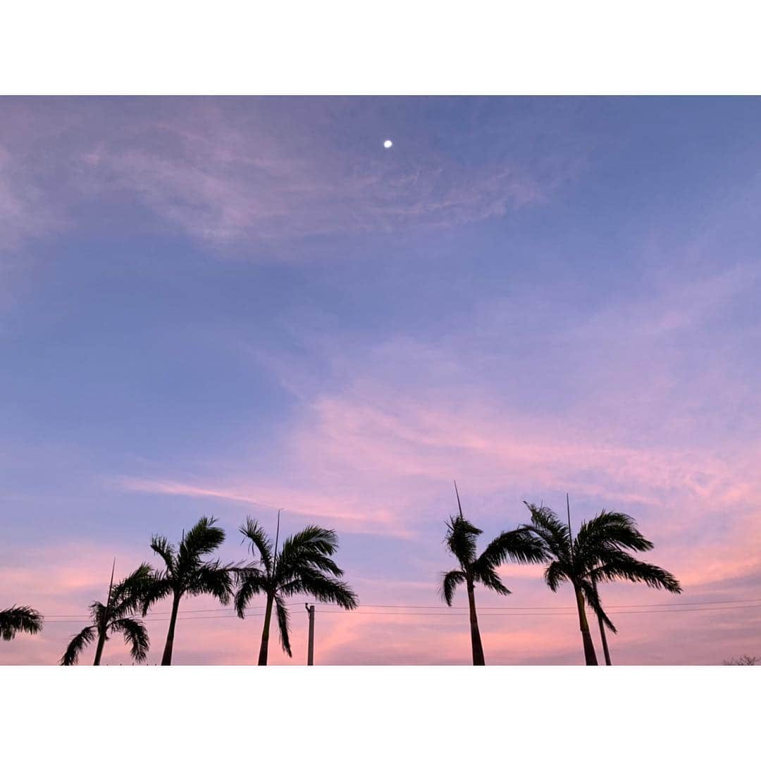 EMIさんのインスタグラム写真 - (EMIInstagram)「久しぶりのGUAM やっぱり1番好きだな〜 #加工なしの夕景 #GUAM #着いて早々プール #きっとプール三昧な日々になるな」4月15日 20時54分 - emi_idea