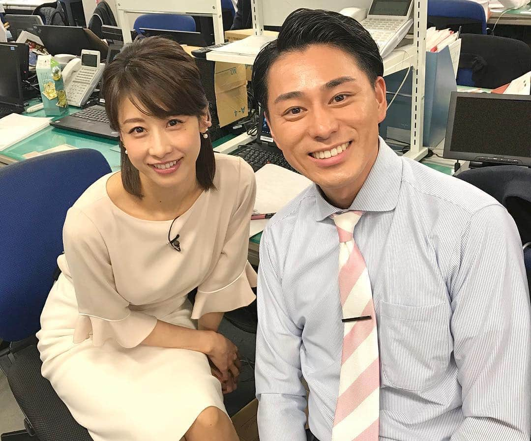 フジテレビ「プライムニュース イブニング」さんのインスタグラム写真 - (フジテレビ「プライムニュース イブニング」Instagram)「こんばんは！ こちらは本番前の一枚 デスクが隣同士の加藤キャスターと木村キャスターです  #加藤綾子 #風間晋 #木村拓也  #LiveNews_it」4月15日 21時17分 - livenews_it