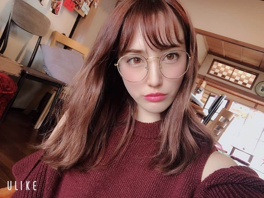 眞木美咲パメラさんのインスタグラム写真 - (眞木美咲パメラInstagram)「🤓 . 珍しくパメガネ。 可愛いアイウェアみっけ🧡 @flex_japan  @flex_outfit  たまにはね😘 ここのはサングラスもかわいいんだー♡ 気分変えると楽しいよね . #flex #小学生のときのあだ名 #メガネザル #ちなみにメガネはかけてなかった #謎 #そのあとのあだ名は #パンダ #🐼 #パしか合ってない #謎」4月15日 21時09分 - pamypamypamy