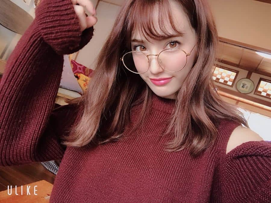 眞木美咲パメラさんのインスタグラム写真 - (眞木美咲パメラInstagram)「🤓 . 珍しくパメガネ。 可愛いアイウェアみっけ🧡 @flex_japan  @flex_outfit  たまにはね😘 ここのはサングラスもかわいいんだー♡ 気分変えると楽しいよね . #flex #小学生のときのあだ名 #メガネザル #ちなみにメガネはかけてなかった #謎 #そのあとのあだ名は #パンダ #🐼 #パしか合ってない #謎」4月15日 21時09分 - pamypamypamy