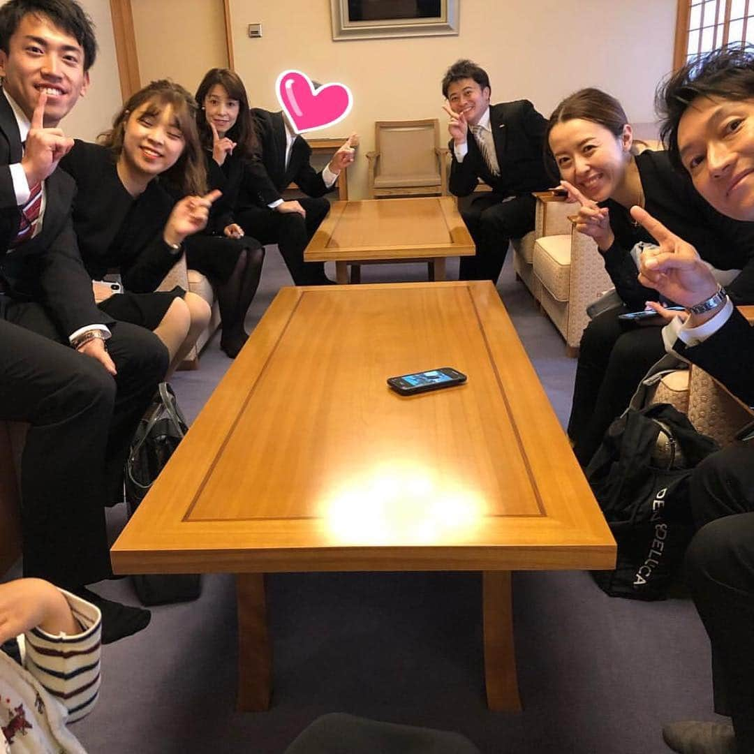 岩本初恵さんのインスタグラム写真 - (岩本初恵Instagram)「伊勢神宮にお参り 今日は外宮正式参拝 💕💕 平成が終わる四月に 正式参拝すると 100倍のお力を貸して 下さるそうです 💕💕 令和の時代が来る 平成最後の正式参拝 💕💕 令和の時代が 最高の時代に なりますように 💕💕 老老介護の時代に 未来が迷い無く いけますように 💕💕 子供たちの時代が 平和に豊かに 助け合いの時代が 来ますように 💕💕 未来永劫 健康な皆様が 増えますように 💕💕 願ってばかりでは 伊勢神宮様に 申し訳無いから 💕💕 今まで以上に働いて 沢山の貢献出来るように 頑張っていきます 💕💕 天照大御神 伊勢神宮の神様 お助け頂いて ありがとう御座います 💕💕 #伊勢神宮  #正式参拝 #天皇様参拝 #会食 #身内  #神宮会館  #宿泊  #貴重な体験  #娘夫婦  #息子夫婦  #重役 #幸せのバトン  #instagood  #instagram  #love  #happy  #fun」4月15日 21時15分 - hatsue_iwamoto