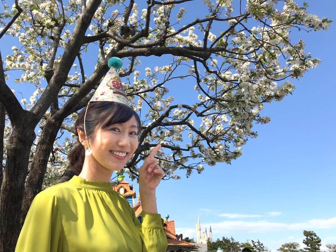 フジテレビ「プライムニュース イブニング」さんのインスタグラム写真 - (フジテレビ「プライムニュース イブニング」Instagram)「東京ディズニーランドでは﻿ ヒメリンゴの花が咲いていました！﻿ ﻿ ＧＷまで楽しめそうですよ～﻿ ﻿ #酒井千佳 @sakaichikaaaa #ひとこと日記 #LiveNews_it #フジテレビ」4月15日 21時21分 - livenews_it