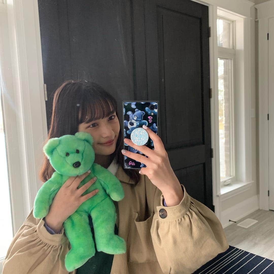 新井舞良さんのインスタグラム写真 - (新井舞良Instagram)「. . クマに挟まった🧸」4月15日 21時22分 - myra_arai