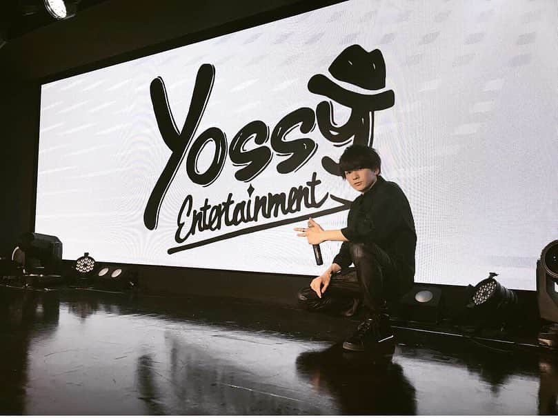 ブレイク☆スルー“５Dさんのインスタグラム写真 - (ブレイク☆スルー“５DInstagram)「4/13 YOSHIDA RYOYA presents BIRTHDAY LIVE 2019 -Yossy Entertainment- この日の二部に行われた吉田涼也の生誕祭ではYossy Entertainmentを掲げたエンターテイメントショー 魅せる、聴かせる、歌ありダンスありのステージをお届け！！ 中盤では丸山あいさんにKeyboardの演奏をして頂きバラード曲『わがまま』を披露させて頂きました。 そしてバースデーケーキを持ちメンバーがサプライズ登場の場面も。最後の曲『ハッピー様ー!』では関わった出演者、スタッフもステージへ！大盛り上がりでライブを締めくくりました。 . 1.Overture 2.Darling (BREAK THROUGH) MC 3.Choo Choo SHITAIN -REMIX- 4.The Eternal Live 5.Crazy 6.Answer is one 7.No name (吉田涼也×鐘井佑斗) MC  8.ワガママ (Keyboard 丸山あい) MC 9.Beautiful (BREAK THROUGH) MC 10.ハッピー様ー! (BREAK THROUGH) . Dancer : EISAKU @spanky_eisaku 、なおき、ビド、トシ Keyboard : 丸山あい @aimusicagency  Photographer : 和 @kazu.photographer . #BREAKTHROUGH #ブレイクスルー #鯨井俊介 #鐘井佑斗 #吉田涼也 #大咲貴徳 #伊藤純平 #新澤典将 #生誕祭 #acoustic #live #vocal #vocalist #keyboard #丸山あい さん #dancer #dance #yossyentertainment #ninny ? #渋谷studiofreedom」4月15日 21時27分 - break_through1223