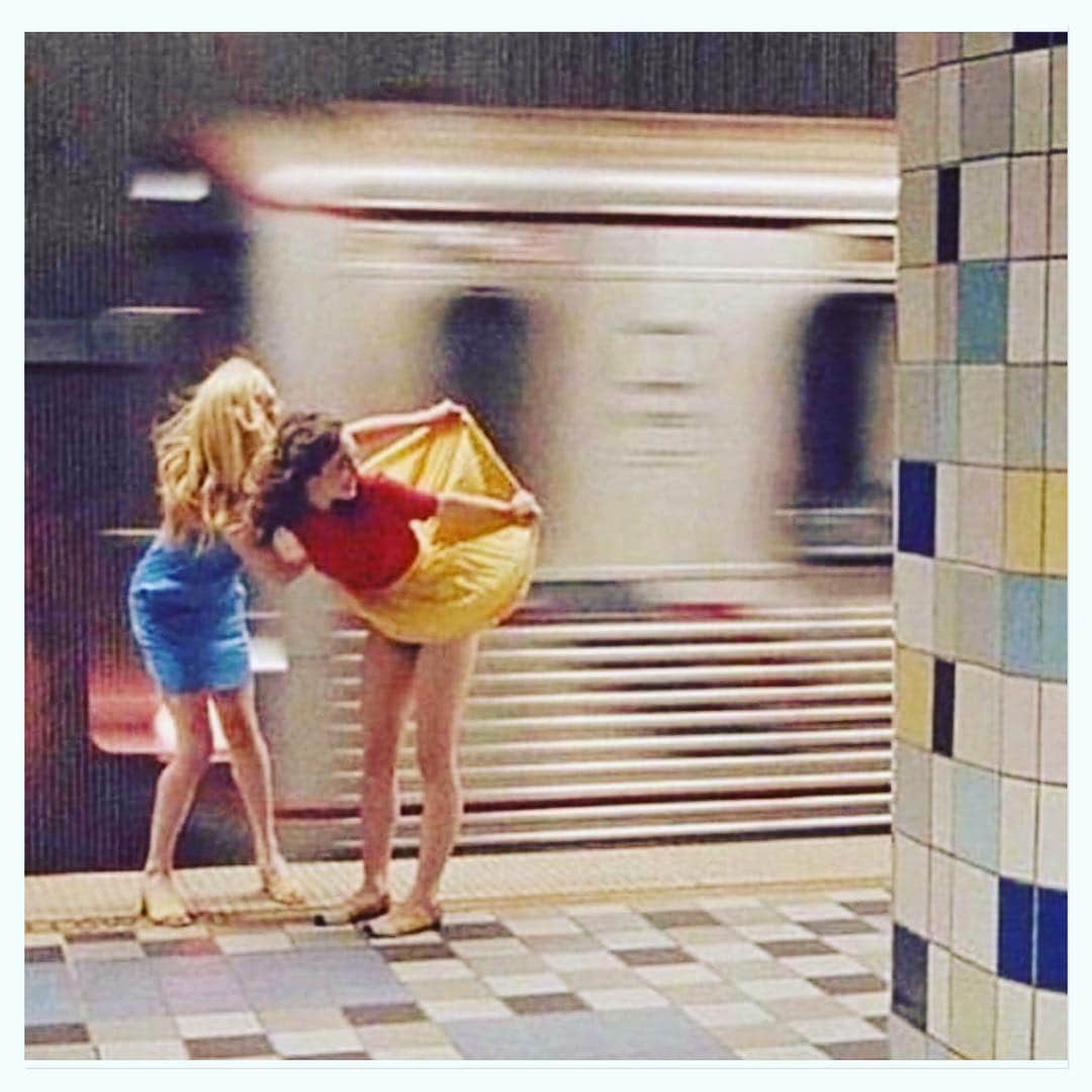 のインスタグラム：「Fuck-it Monday #findyourjoy #mondayblues . .  #poorcherries @jimmymarble」