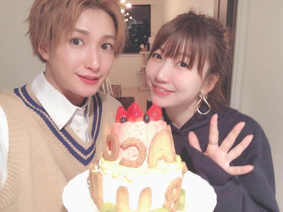 井深克彦さんのインスタグラム写真 - (井深克彦Instagram)「.﻿ 🎉🎂🥂﻿ ﻿ 仲のいい友達がこっそり集まって﻿ Surprise Birthday Party🎈﻿ を開いてくれました🥰﻿ ﻿ サプライズすぎて﻿ 全く気づかなかった私...﻿ ﻿ 企画してくれた桃ちゃん、﻿ ありがとう☺️﻿💕 スワイプして見てね🥰 ﻿ #32 #Birthday 🍽 ブログに詳しく書きました✏️」4月15日 21時36分 - ibuka_katsuhiko