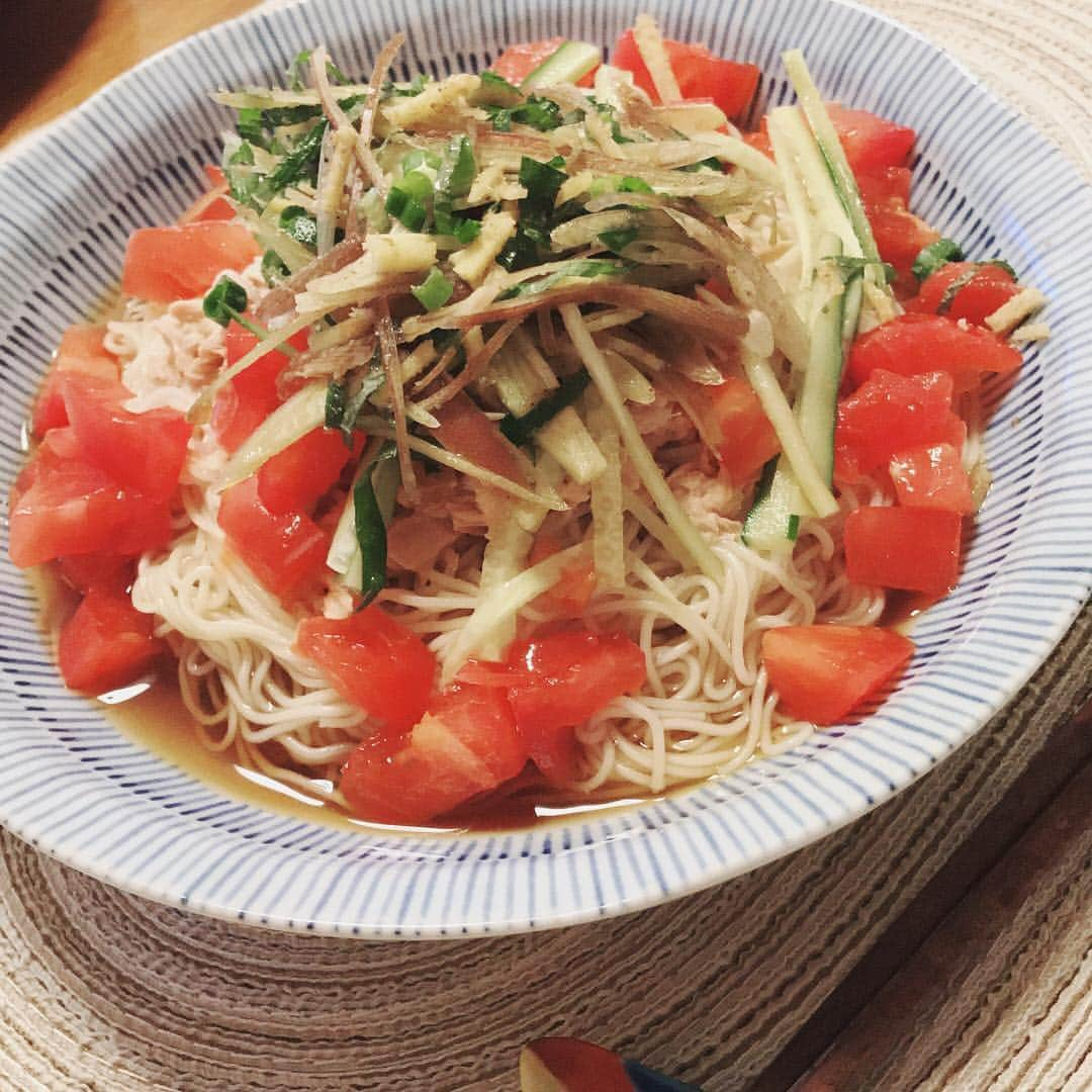 矢口真里さんのインスタグラム写真 - (矢口真里Instagram)「久しぶりに夕飯載せます😁✨ドラマ「きのう何食べた？」見て美味しそうだったからすぐ作ってみたwww 薬味多くて爽やかでとても美味しかったです😋✨ ・ ・ ツナマヨそうめん♡ 作り方はドラマのなので聞かないでね😂」4月15日 21時41分 - mariyaguchi_official