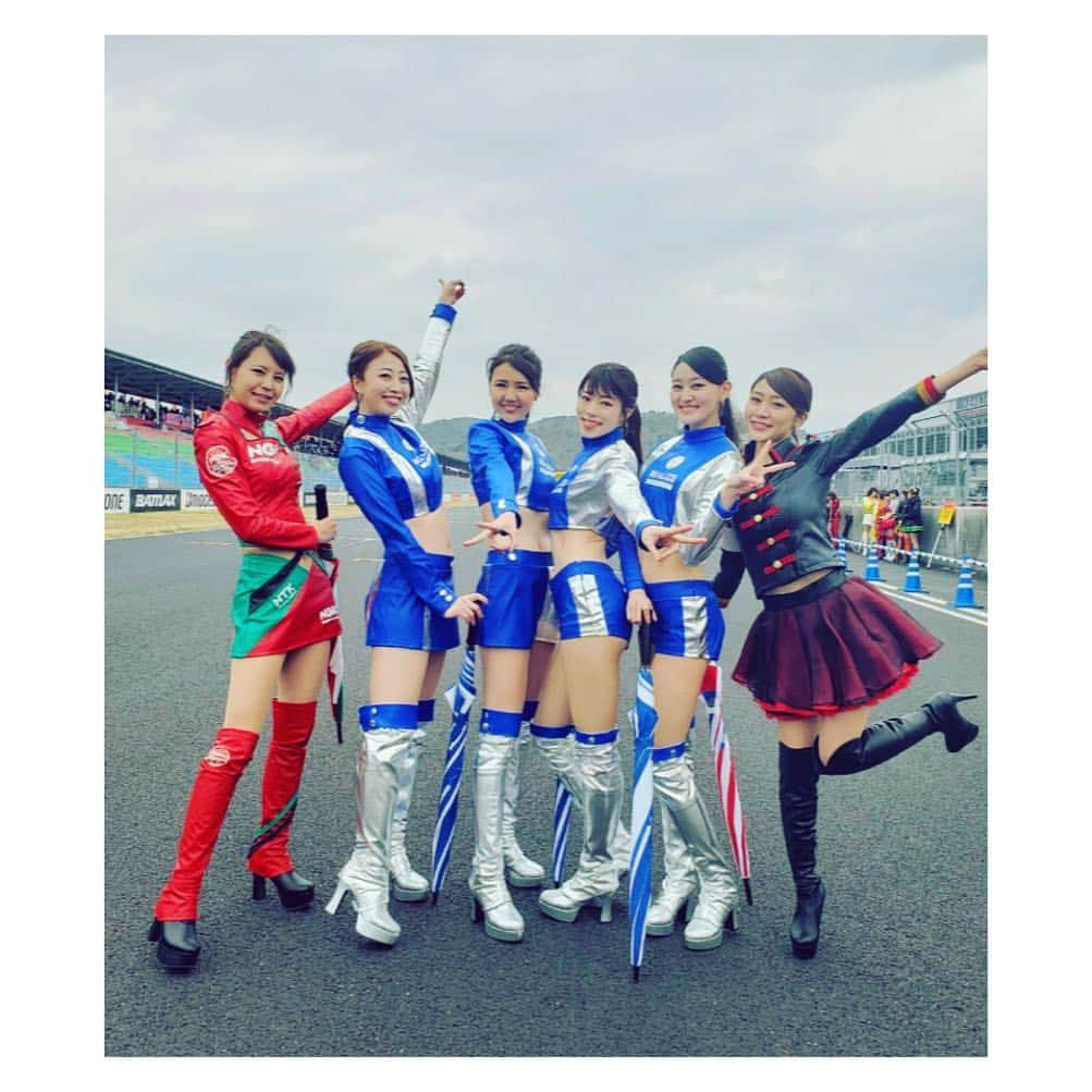 愛聖りささんのインスタグラム写真 - (愛聖りさInstagram)「. #supergt2019 開幕したよ🌸 今年はGT300クラスの #56 KONDO RACING リアライズ日産自動車大学校GT-Rの 応援をさせていただきます🙇‍♀️✨ 今年もよろしくお願いします！❤️ . #supergt #sgt #kondoracing #もちろん #24も応援します #レースクイーン #racequeen #RQ」4月15日 21時48分 - risa_aise