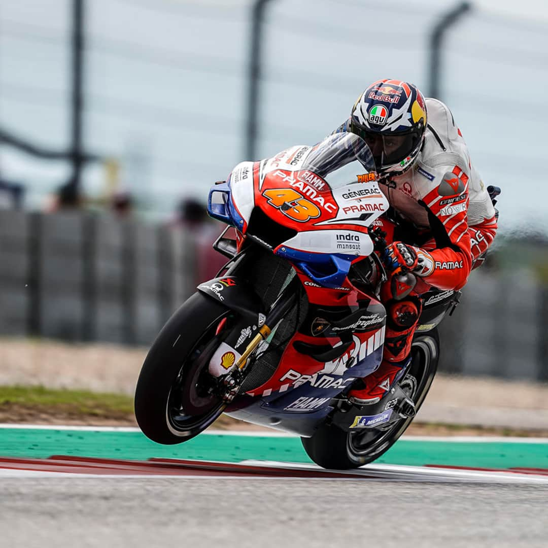 ランボルギーニさんのインスタグラム写真 - (ランボルギーニInstagram)「What a great #AmericasGP for @PramacRacing and @DucatiMotor, with the amazing first podium of the year for @JackMillerAus (P3) and @Pecco63 entering the @MotoGP’s Top 10 for the first time. Happy to be part of that!  #Lamborghini #MotoGP」4月15日 21時50分 - lamborghini