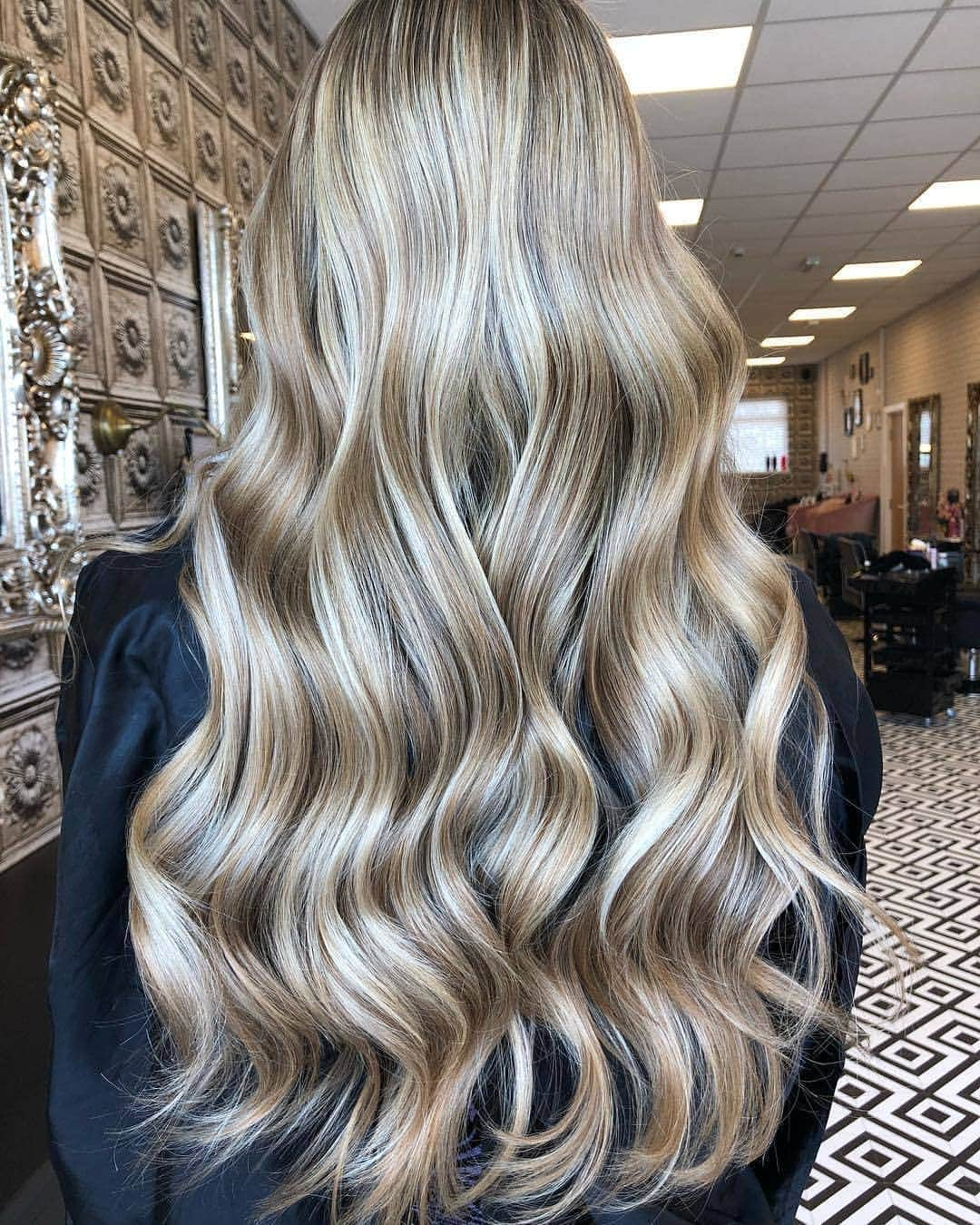 ghd hairさんのインスタグラム写真 - (ghd hairInstagram)「Wave heaven ✨😍 @emilymccabe_hairdressingx  #ghdhair #ghdhairpro #hairgoals #wavyhair」4月15日 22時00分 - ghdhair