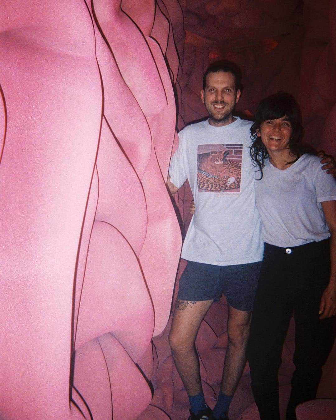 コートニー・バーネットのインスタグラム：「'Everybody Here Hates You’ video is now live! Join me/@milkrecords and director Danny Cohen on our @youtubemusic channel chatting all about it and answering your Qs now! Link in bio.」