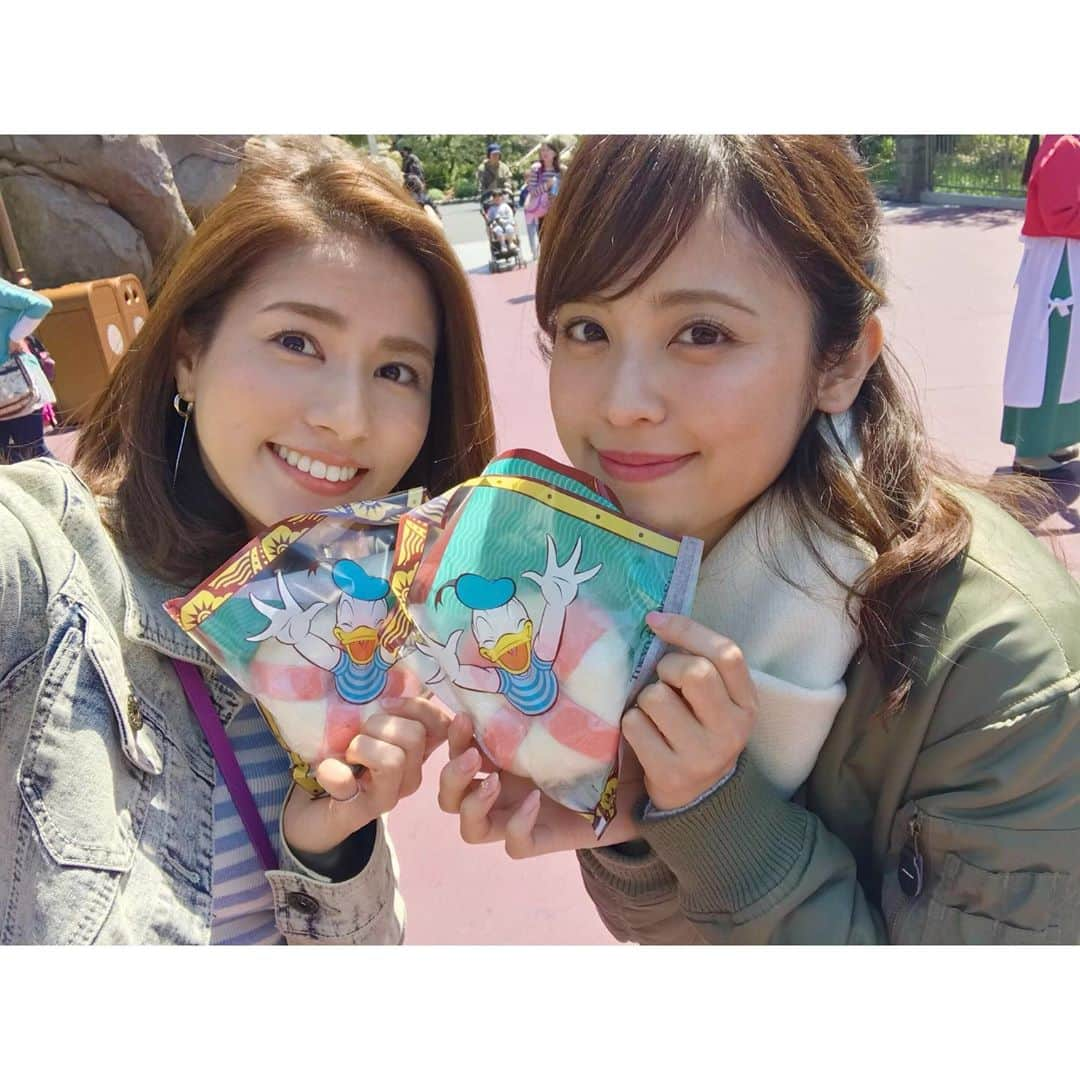 久慈暁子さんのインスタグラム写真 - (久慈暁子Instagram)「* 永島さんとDisney Seaへ🐭🏖 楽しすぎてその場に崩れ落ちるくらい 沢山笑いました😂笑 久しぶりに朝から夜まで 歩き回った気がします！ * 天気も良くて最高な1日でした🌞💛 * #一緒にいると本当のお姉さんのよう #たまにお母さん #チュロス #うきわまん」4月15日 21時53分 - kuji_akiko