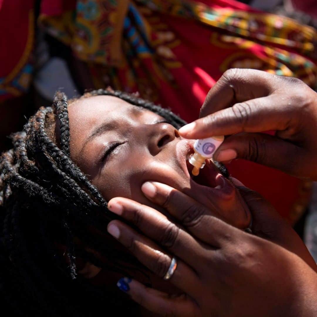 unicefさんのインスタグラム写真 - (unicefInstagram)「We're racing against time to protect families affected by #CycloneIdai with the delivery of almost 900,000 cholera vaccines. #VaccinesWork © UNICEF/UN0295205/Oatway」4月15日 21時55分 - unicef