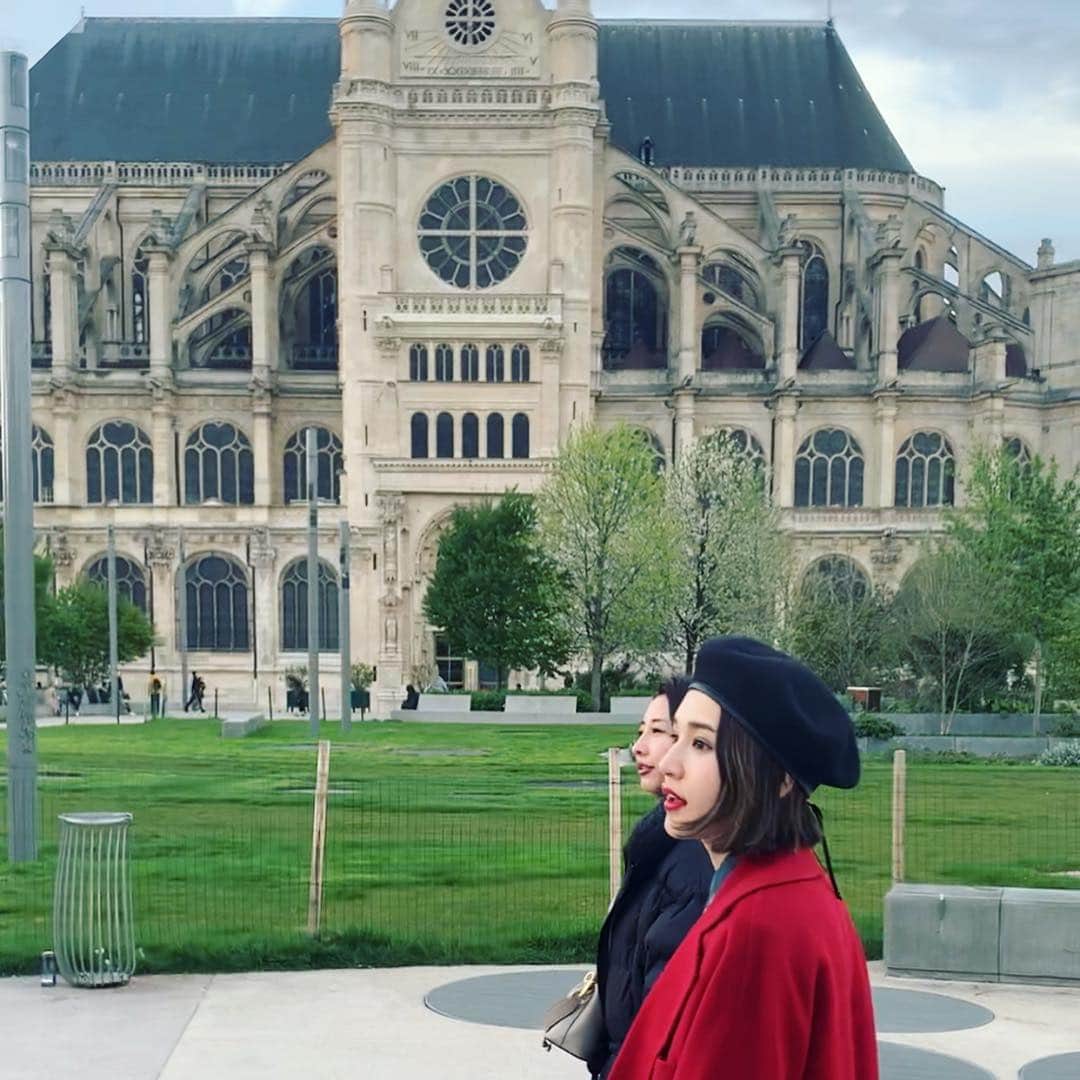 信近エリのインスタグラム：「.﻿ ﻿ セリという地区のスパニッシュが凄く美味しかったのに名前が全然思い出せない🤦‍♀️(3枚目)﻿ ﻿ ローカルに人気で30分くらい待ったけど、﻿ "あのパエリアまた食べたいね"と帰国中に話したほど、絶品だった🇪🇸♥️🇫🇷﻿ ﻿ Paris&Belgium 4/9」