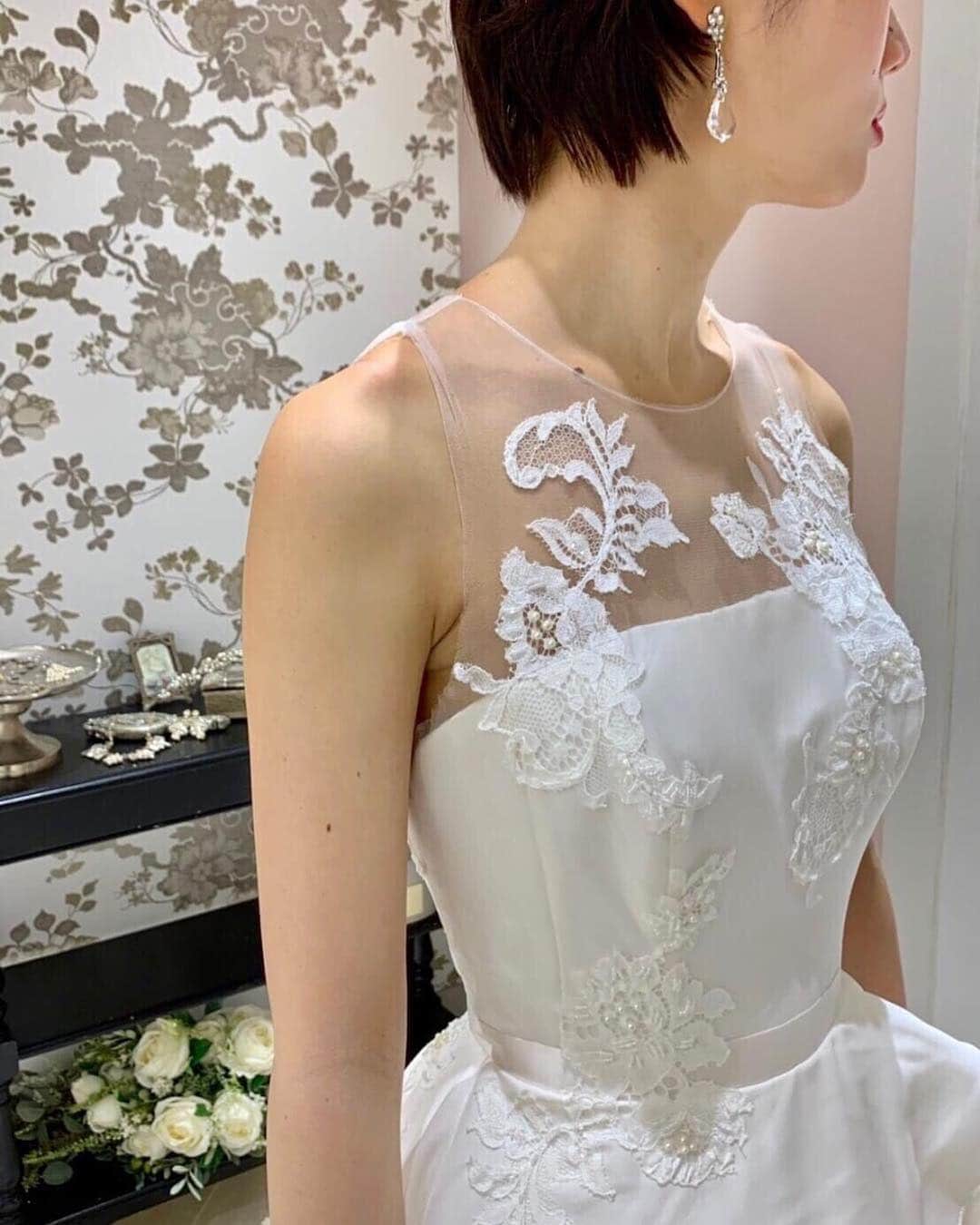 Dresses (ドレッシーズ)さんのインスタグラム写真 - (Dresses (ドレッシーズ)Instagram)「* ---------------------------------------- プレ花&卒花さまの素敵なお写真をご紹介します✨ 《 #ドレッシーズ花嫁 》を付けて、投稿してくださいね💐 ---------------------------------------- ウェディングドレス:03-70289 ドレスブランド: @carolinecastigliano  イヤリング:07-70131 * こちらのドレスは @authentique_weddingdress のドレスです。 ----------------------------------------- <お問い合わせ> 💌@dresses_weddingdress へDM 📞 0120-791-249 ご試着予約やレンタル価格など、お気軽にお問い合わせください。 ----------------------------------------- . コーディネートのポイントや詳細は @dresses_weddingdressホーム画面URLへ。 * その他の @carolinecastigliano のドレスは #carolinecastigliano_dresses よりご覧いただけます。 * 素敵だと思ったら、写真をダブルタップ✨ * #ドレッシーズ#キャロラインカスティリアーノ#ちーむオーセンティック#オーセンティック横浜」4月15日 21時58分 - dresses_weddings