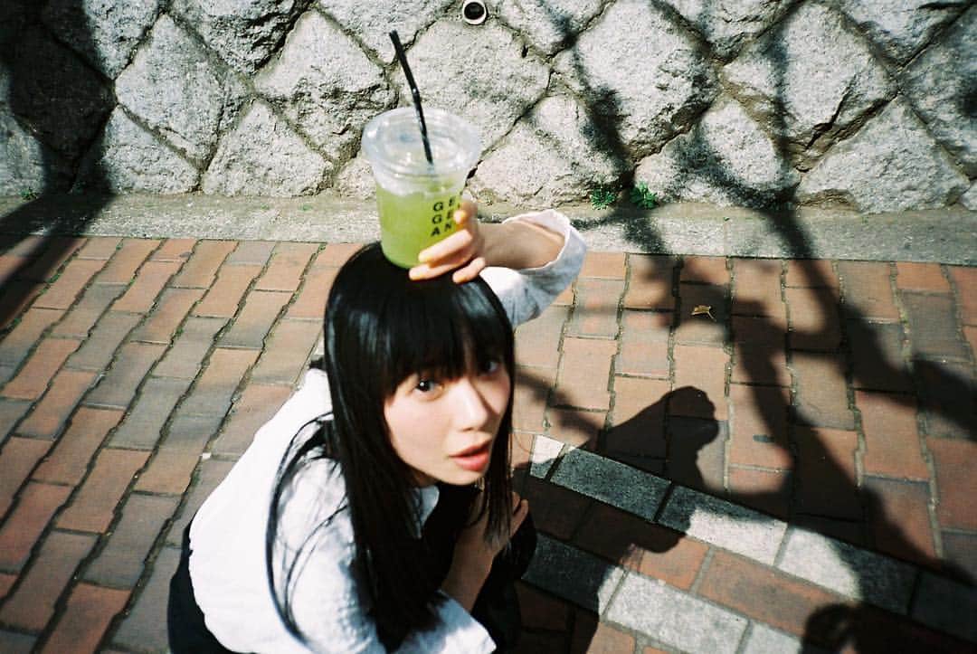きなりのインスタグラム：「@rice.press さんの「 #茶ガール 」特集で石田真澄さんに撮って頂きました👏嬉しい！！色んな写真と人生最後に食べたいものとか答えてるのでぜひ見てみてください☺️🍵 https://www.rice.press/drink/5316」