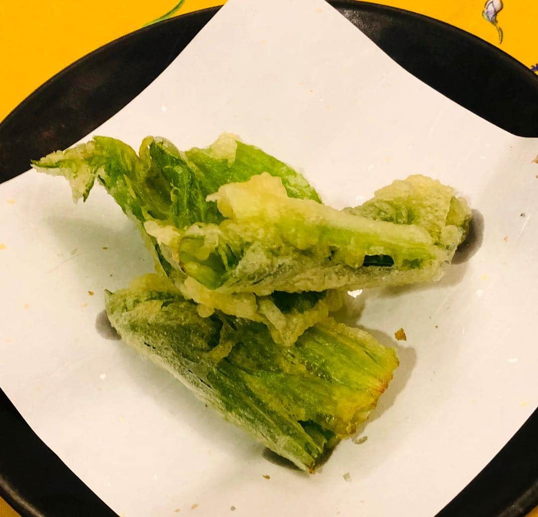 のインスタグラム：「うるい🍃  先週金曜中継で紹介した #古殿町 の #うるい #天ぷら #おうちで美味しくカラッと #春の山菜 #栄養たっぷり #福島グルメ  やはりお塩で頂くのが😋」