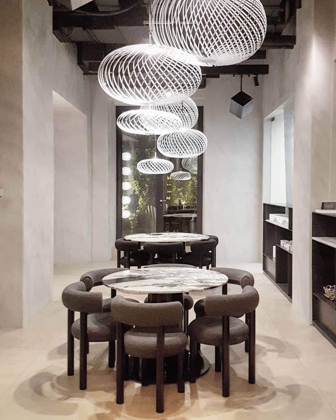 トム ディクソンさんのインスタグラム写真 - (トム ディクソンInstagram)「SPRING lights above PRIMAVERA table and FAT chairs, inside @themanzoni (opening in May 2019).⁣ ⁣ #tomdixonSPRING #tomdixonPRIMAVERA #tomdixonFAT #themanzoni #tomdixon #tomdixonstudio #furniture #lighting #interiordesign #restaurantdesign #milanogram2019」4月15日 22時07分 - tomdixonstudio