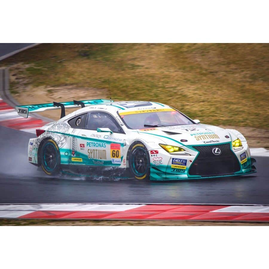 咲月美優さんのインスタグラム写真 - (咲月美優Instagram)「❤︎ . SUPER GT 2019シーズン開幕‼️ Round 1 OKAYAMA 300km Race . 雨予報で波乱の予感がしていた決勝日。 予想以上に波乱のレースとなりました😖💥 スタート直後からの クラッシュやトラブルが続き SC、そして赤旗中断。 再開するも雨量が増え、 2度目の赤旗で31周でレース中止となりました。 . 私たちは見守ることしかできないですが、 ドライバーさんやメカニックさんをはじめ レースの最前線にいる方達は、 いつも以上に気の張り詰める 数時間だったと思います😣😣 . 60号車は予選12位から順位を上げ、 7位でした！！ この想いは次戦の富士へ✊🏻🔥 . . そしてOTG Motor Sportsが参戦する FIA F4もシーズン開幕‼️ 今シーズンは、 60号車 菅波冬悟 選手 80号車 大竹将光 選手 が参戦しています🚗🔥 . 【第1戦】 60号車 3位🥉 80号車 10位 【第2戦】 60号車 2位🥈 80号車 11位 . 菅波選手は、開幕から2戦連続表彰台🏆✨ 大竹選手は、初参戦でポイントGETで 幸先のいいスタートになりました👏😆 . . ラストは2019TWSプリンセス👸💓 この写真みんな可愛すぎて お気に入り❤️ . . #supergt #LMcorsa #otgmotorsports #大阪トヨペット #race #motorsports #racequeen #rq #circuit #岡山国際サーキット #レースクイーン #TWSプリンセス #japanesegirl #selfie #instapic #instagood #followme #셀피 #셀스타그램 #일본인 .」4月15日 22時08分 - s.miyutyyy