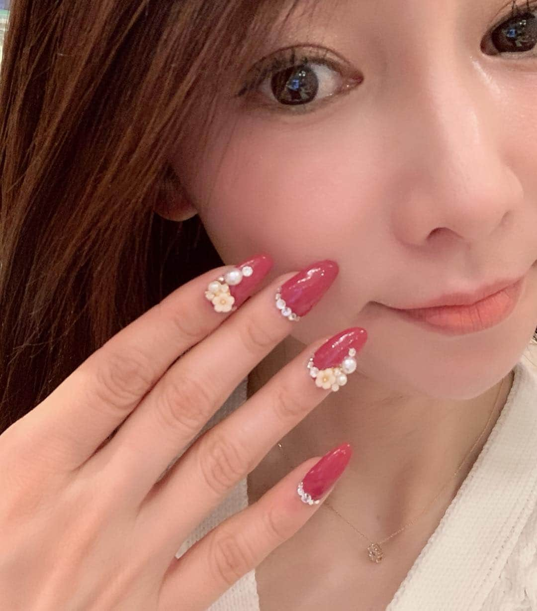 水谷雅子さんのインスタグラム写真 - (水谷雅子Instagram)「ネイルチェンジしました💅✨ 毎回派手なキラキラネイルです😅 #ネイル#ネイルチェンジ #スカルプネイル  #ネイルデザイン #ネイルパーツ #デュカートナチュラルネイル  #デュカートクイックトップコート #ネイルオイル#ネイルベリンダ」4月15日 22時10分 - mizutanimasako