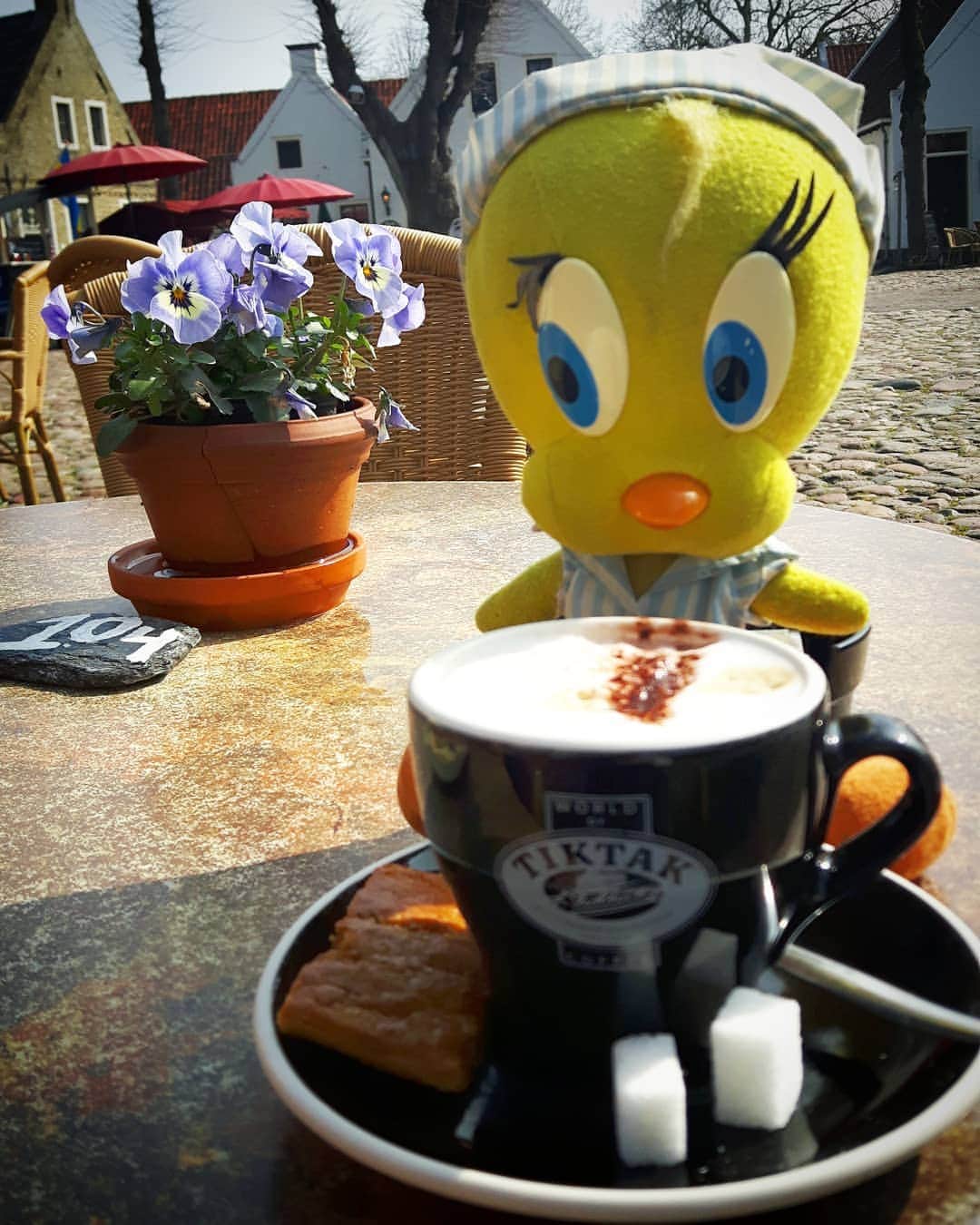Little Yellow Birdさんのインスタグラム写真 - (Little Yellow BirdInstagram)「Let's ease into this week nice and slow, with coffee. Good coffee, and a cookie!! #littleyellowbird #tweety #tweetykweelapis #adventures #yellow #bird #monday #mondayssuck #mondaymood #coffee #koffie #startoftheweek #sunny #sun #april #spring #koekjeerbij #biscuit #cookie  #stuffedanimalsofinstagram #plushiesofinstagram」4月15日 22時10分 - tweetykweelapis