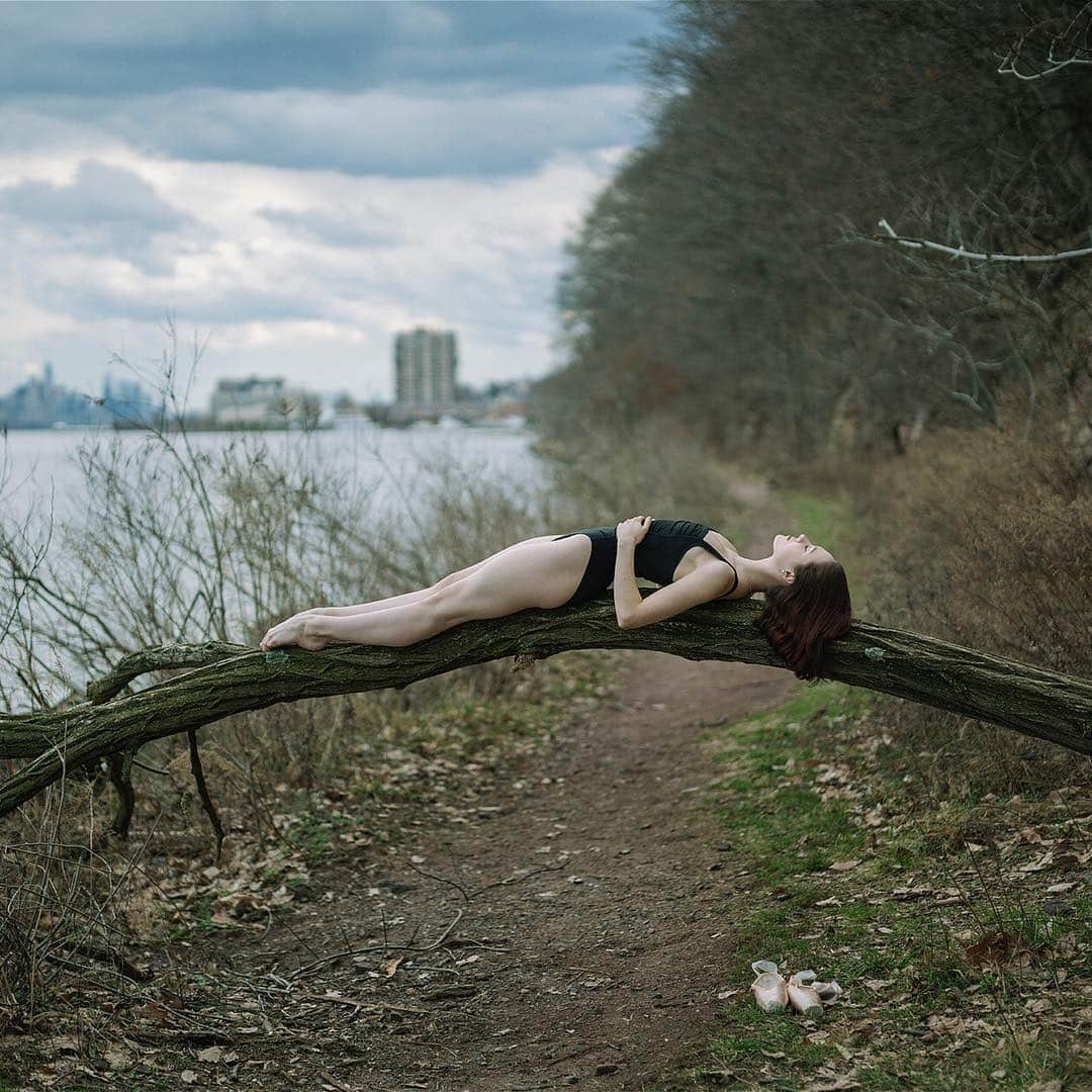 ballerina projectさんのインスタグラム写真 - (ballerina projectInstagram)「Hanna Bass. #ballerina - @hannawithacamera #fortleehistoricpark #newjersey #hudsonriver #newyorkcity #ballerinaproject #ballerinaproject_ #ballet #dance #pointeshoes #hannabass  With the upcoming conclusion of the Ballerina Project limited edition prints will be only available for purchase until the beginning of June 2019. Link is in our Instagram profile to purchase one today.  The Ballerina Project book is now available for pre-order. Go to @ballerinaprojectbook for pre-order link and info. #ballerinaprojectbook」4月15日 22時15分 - ballerinaproject_