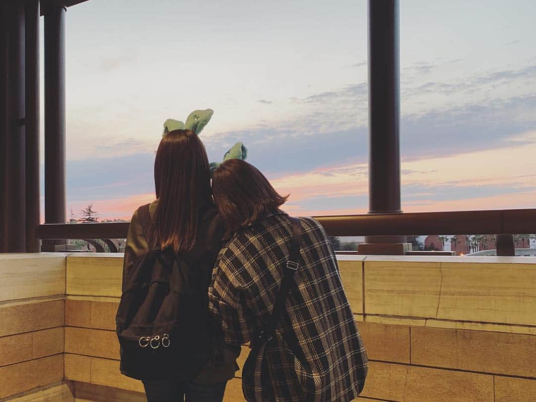 茂木忍のインスタグラム：「身長差とその裏側👩‍❤️‍👩 . . 膝、、、🤭🤣」