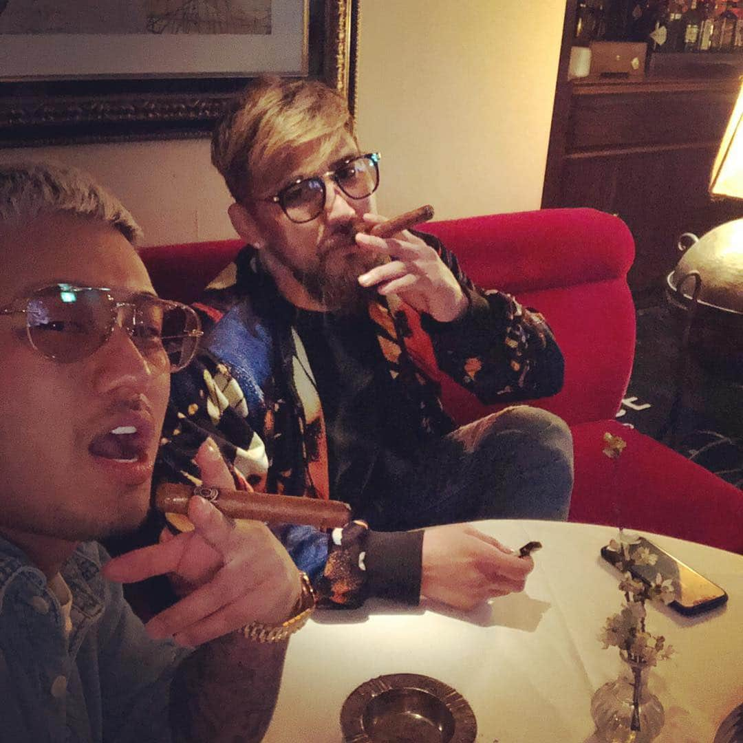 大澤茂樹さんのインスタグラム写真 - (大澤茂樹Instagram)「#cigar #Montecristo #style #Roppongi #Tokyo 葉巻 #六本木 #reversal #rvddw」4月15日 22時16分 - shigeki_osawa