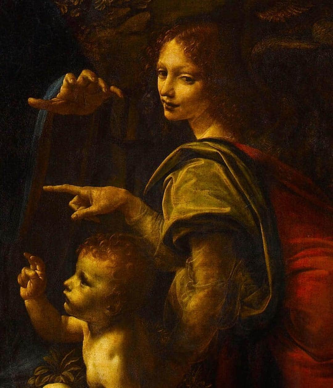 ルーブル美術館さんのインスタグラム写真 - (ルーブル美術館Instagram)「. 🇫🇷Il y a 567 ans, le 15 avril 1452, naissait Léonard de Vinci. À cette occasion, nous vous souhaitons une #BonneSemaine avec La Vierge aux rochers, œuvre emblématique du maître. _ ✍️Tableau au contenu symbolique complexe, La Vierge aux rochers célèbre le mystère de l’Incarnation à travers les figures de Marie, du Christ et de saint Jean. Les figures divines, baignées d’une douce lumière, prennent place pour la première fois dans un paysage animé par les saillies des rochers. Cette iconographie résolument nouvelle connut un succès immense, attesté par le grand nombre de copies contemporaines du tableau. _ 👁Première réalisation connue de Léonard à Milan, La Vierge aux rochers se rattache stylistiquement aux œuvres de la fin de son premier séjour florentin, L’Adoration des Mages (Florence) et le Saint Jérôme (Rome), dont elle développe les conceptions esthétiques ________ 🌏567 years ago, on April 15, 1452, Leonardo da Vinci was born. On this occasion, we wish you a #GoodWeek with La Vierge aux rochers ! _ ✍️Leonardo’s emblematic and complexly symbolic La Vierge aux rochers celebrates the mystery of Incarnation in portrayals of the Virgin Mary, Christ and Saint John the Baptist. For the first time, these holy figures, bathed in a gentle light, are set in rocky landscape. The many contemporary copies of the picture attest to the immense popularity of this new vision of the theme. _ 👁La Vierge aux rochers is the first picture Leonardo is known to have produced in Milan and has stylistic similarities with works painted towards the end of his stay in Florence such as The Adoration of the Magi (Florence) and Saint Jerome (Rome), whose aesthetic concepts it develops _ 📷©️RMN-Grand Palais (Musée du Louvre) / Franck Raux . . . #Louvre #MuseeDuLouvre #LouvreMuseum #leonardodavinci #leonarddevinci」4月15日 22時20分 - museelouvre