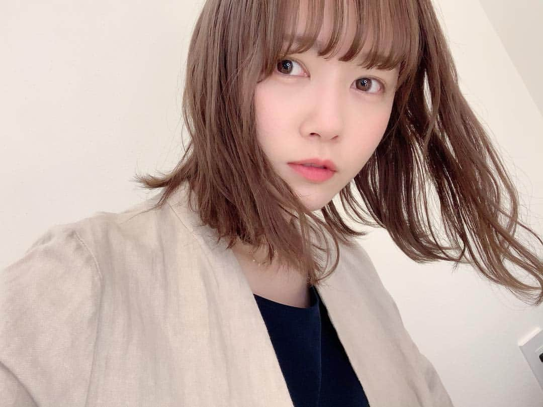 もえりんさんのインスタグラム写真 - (もえりんInstagram)「髪色変えてから、今まで選ばなかった服の色着るようになった \( ¨̮ )/！」4月15日 22時21分 - moerinch