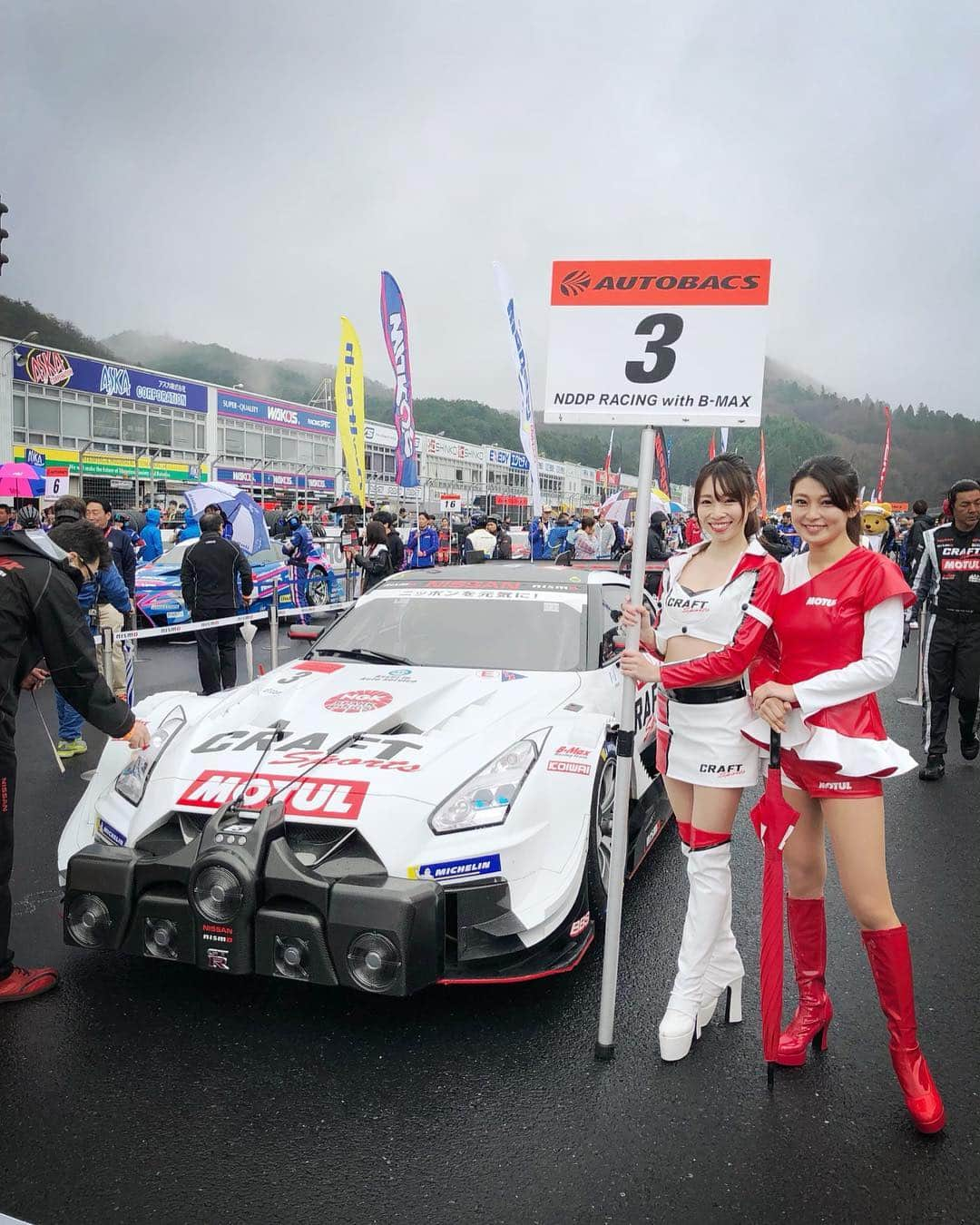 辻井美香さんのインスタグラム写真 - (辻井美香Instagram)「SUPER  GT 開幕戦 3号車 CRAFTSPORTS MOTUL GT-Rは4位でレースを終えました。 温かい応援ありがとうございました。  Car No. 3 finished position 4.  This is a great position to be in for the first race of the season, I’m so happy! Thank you for your support♡  #supergt #sgt #岡山国際サーキット #motorsports #モータースポーツ #NISMO #MOTUL  #craftsports_motul_gtr #3号車 #RQ #racequeen #レースクイーン #followme」4月15日 22時34分 - tsujii_yoshika