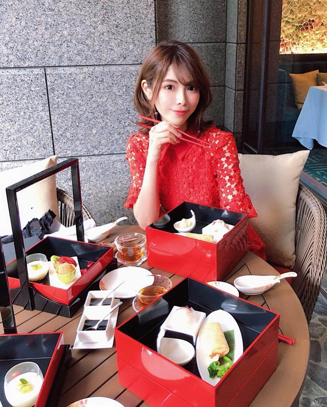 Yuika Matsuさんのインスタグラム写真 - (Yuika MatsuInstagram)「. . . 今日は 楽しみにしていた  @ritzcarlton.osaka の試食会に 招待して頂き 参加してきました ❤️ . . 今年の3月に新しく設えられた 中国料理「香桃」のテラス席  で頂ける🌿 #ガーデン飲茶セット ☕︎ #桃庭園飲茶 ✨ . . #リッツカールトン大阪 でしか 味わえない 桃の香り🍑がする #中国茶 も 凄く美味しくて . 気持ち良いお天気の中 プチお花見気分を 味わいながらの お食事最高 でした✨ . . . . . . . . . #RCMemories #theritzcarltonosaka #osaka #japan #hotels #luxury  #japan_vacations #instagramjapan  #food #foodpics #finedining #finedininglovers #chefsoninstagram #gourmetartistry #beautifulhotels #大阪#ザリッツカールトン大阪 #リッツカールトン #香桃 #xiangtao #アフタヌーンティー」4月15日 22時27分 - yuika00802