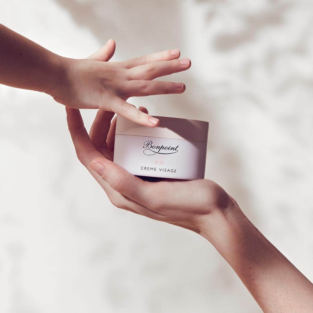 bonpointさんのインスタグラム写真 - (bonpointInstagram)「The Bonpoint face cream nourishes, hydrates and helps keep adults and children skin soft and gentle all day long.  Discover this must-have at bonpoint.com and in our boutiques. . . . #skincare #bonpointskincare #bonpoint #facecream」4月15日 22時31分 - bonpoint