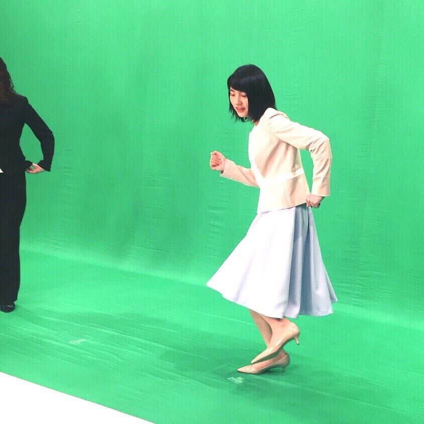 のん（能年玲奈）さんのインスタグラム写真 - (のん（能年玲奈）Instagram)「さんぽ、ちさんぽ。取り組み紹介web動画に出演させていただいております。ぜひ、見てみてください。 @non_kamo_ne のプロフィールから飛べる公式サイトでも視聴できます。 #産保 #地産保 #PR 【独立行政法人労働者健康安全機構　取り組み紹介WEB動画に、のんが起用されました】 https://nondesu.jp/5867/」4月15日 22時38分 - non_kamo_ne