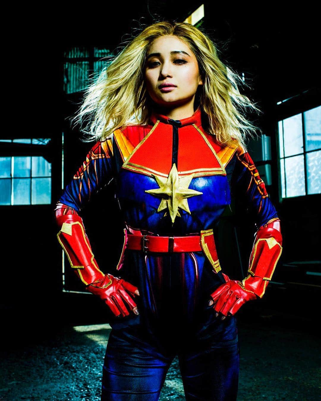 チアコマさんのインスタグラム写真 - (チアコマInstagram)「. . @studionaru で キャプテンマーベルしてきました♡ ➡︎CAPTAIN MARVEL . . これ、西口さんが撮ってくれた♡🤦🏼‍♂️ . . 衣装は超簡易な感じやけど😂🤦🏼‍♂️ . . ウィッグはいい感じに染めれまひた♡ ➡︎根元暗めにしてローライト入れたよん あとはカットして一回ストレートに戻してから巻きなおした😨😂🥺ww . . #cosplay #cosplayer #コスプレ #marvel #マーベル #captainmarvel #endgame #aventures #エンドゲーム #アベンチャーズ  #スタジオナル #キャプテンマーベル #captainmarvelcosplay #コスプレイヤー #アメコミ  #marvelstudio #marvelstudios #disney #ディズニー」4月15日 22時42分 - chia_koma