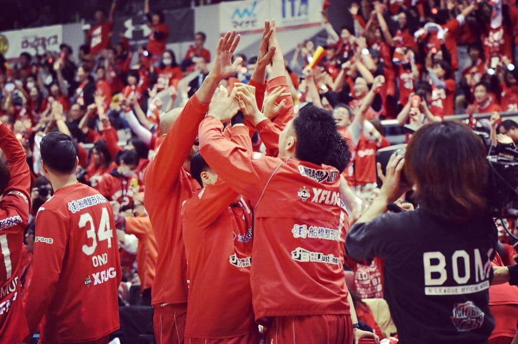 千葉ジェッツさんのインスタグラム写真 - (千葉ジェッツInstagram)「試合風景0414vsA東京 #chibajets  #Bリーグ #basketball #バスケ #地区優勝 #まだ終わりじゃない #声炎 #共闘 #いくぜてっぺん」4月16日 9時38分 - chibajets_official