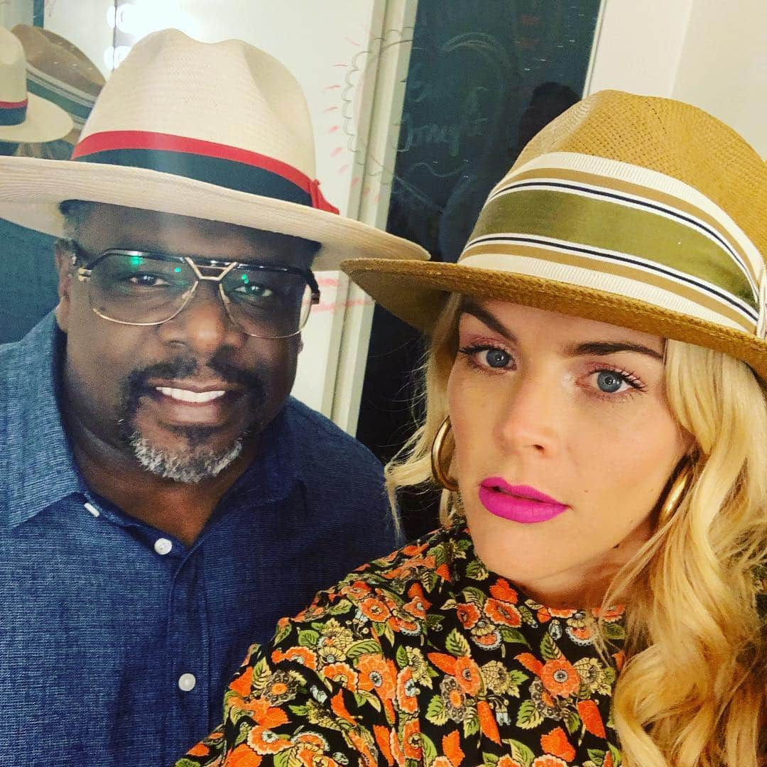 ビジー・フィリップスさんのインスタグラム写真 - (ビジー・フィリップスInstagram)「@cedtheentertainer is my guest on @busytonighttv tonight and not only was he the best ever but also HE BROUGHT ME A HAT! Tune in at 11pm on E! ❤️❤️」4月16日 9時39分 - busyphilipps