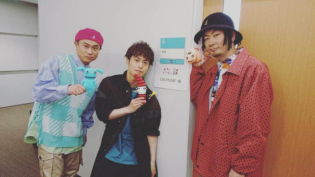 TOMO さんのインスタグラム写真 - (TOMO Instagram)「ぷいぷい〜  #dapump #桜 #サクラフィンガー #生涯ファビュラス #フライングショルダー #ちちんぷいぷい」4月16日 9時37分 - dp_tomo0561